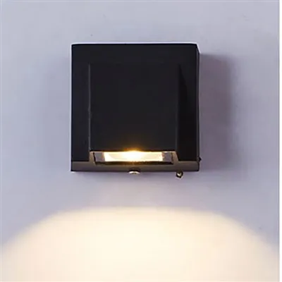 Vattentät LED-vägglampa utomhus